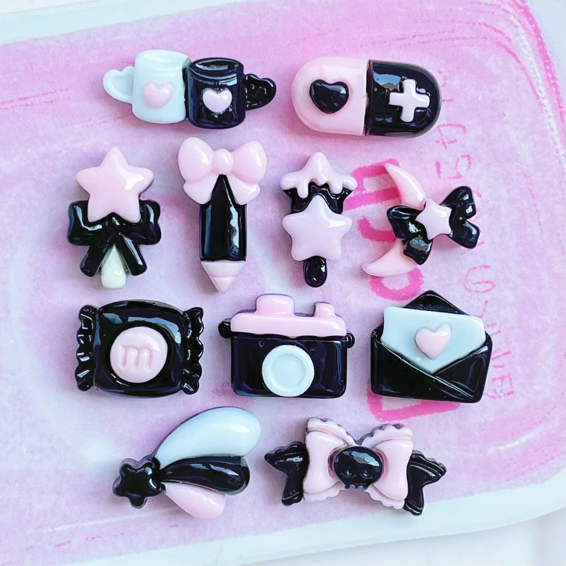 10Pcs Black Pink Pencil Capsule Skull Bow Tie Pill Candy Kitty Cat Resin Accessories Bow Jewelry Nail Art Decoration Charms