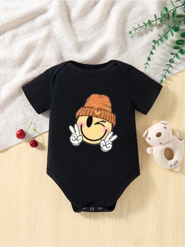 

​ Детское боди черного цвета с короткими рукавами и смайликом, вязаной шапочкой и сердечком Emoji для новорожденных мальчиков и девочек, повседневная одежда из мягкого хлопка ​