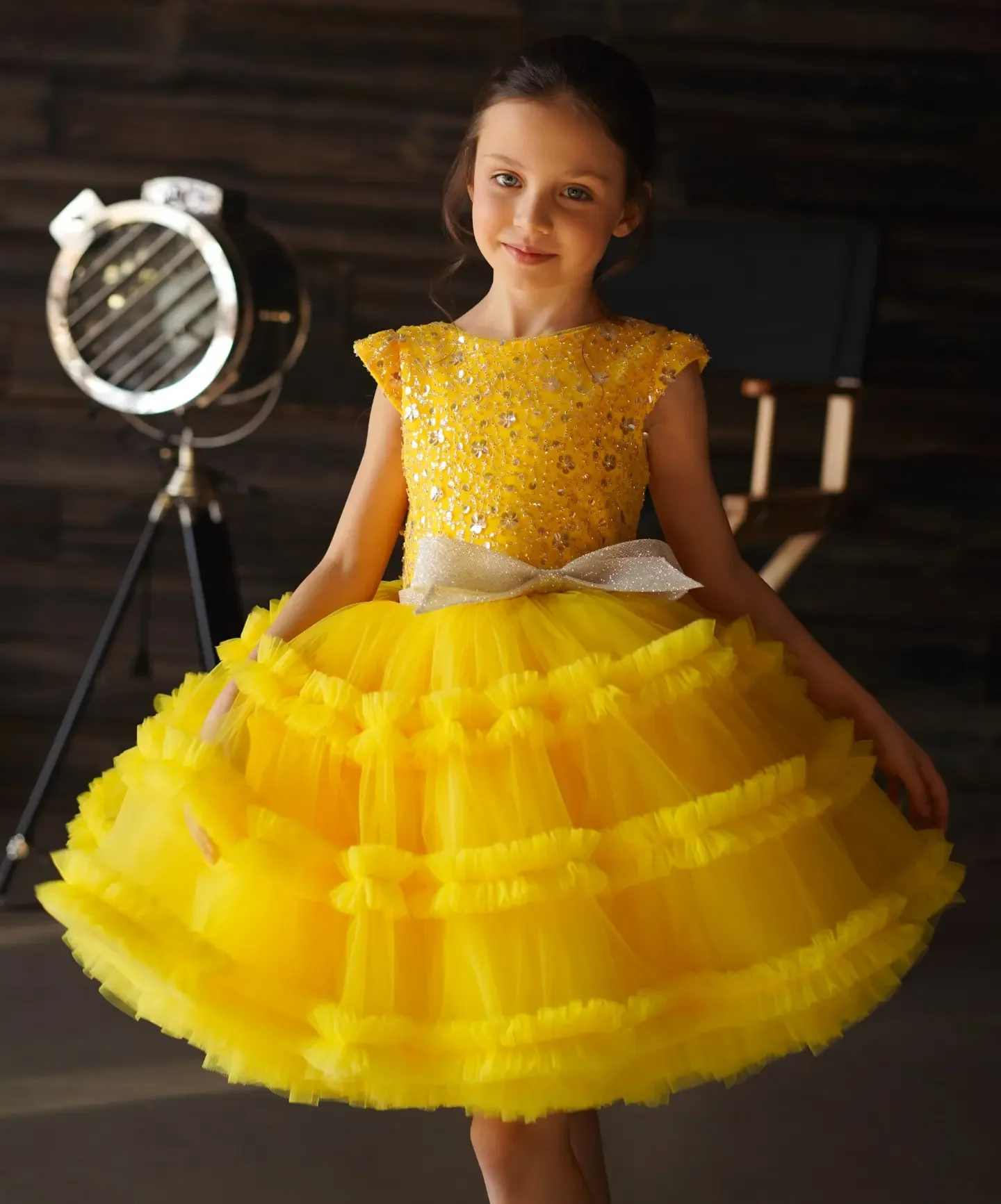 

Petal Yellow Princess Girls Dress Crystal Rhinestone Cap Ball Gown Party Tutu Dresses V Cut Back Tutu Fluffy Prom Gown Customize