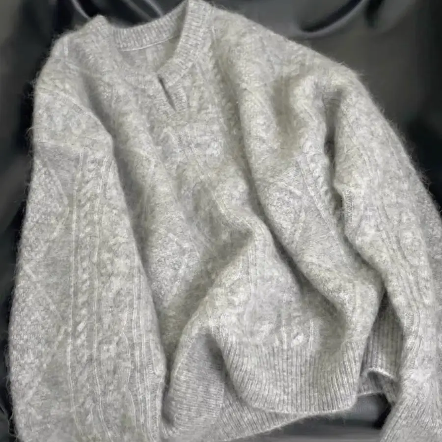 

High-End Women's Knitted Sweater V-Ne Thiened Bear Velvet Autumn Winter Lazy Sle Retro Twist Knitwear E11574