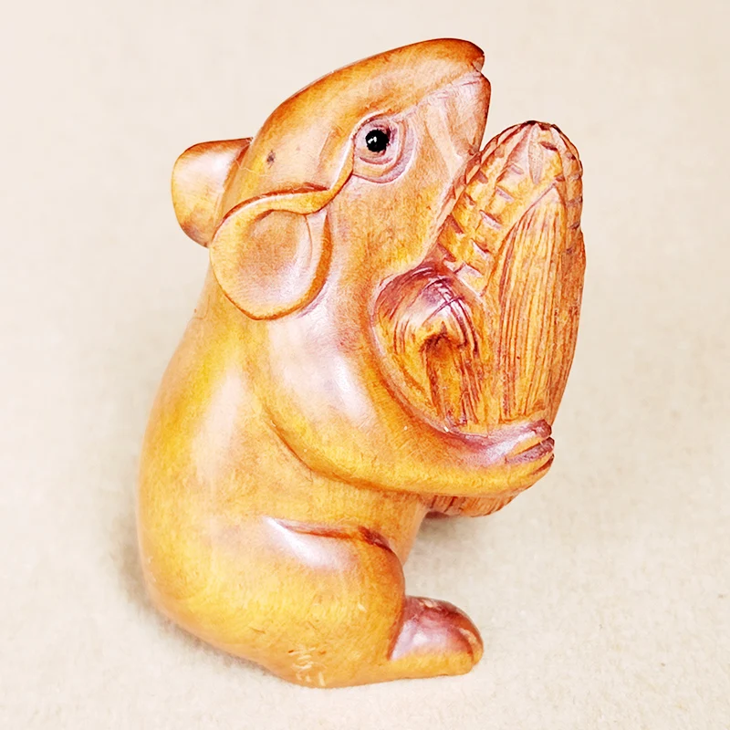 

Q4763 — 2-дюймовая ручная резьба самшита Нецке: Прекрасная мышь с кукурузой