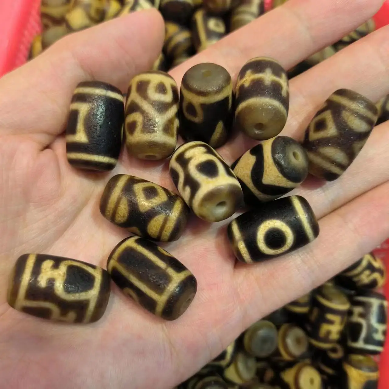 

1pcs/lot Natural Old Agate Dzi black yellow weathered pattern various patterns diy bracelet necklace precious accessories gem