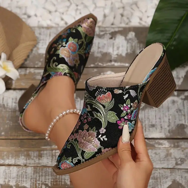 

Women's fashionable retro silk embroidered high-heeled slippers, thick-heeled pointed-toe plus-size fashion slippers