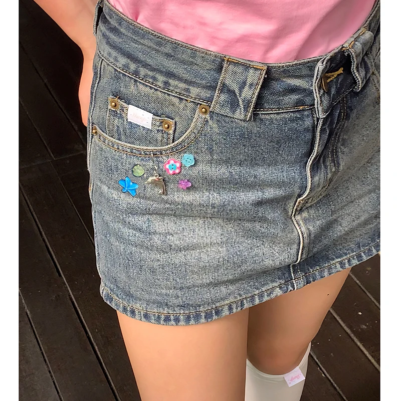 

RORORIRI Y2K джинсовая мини-юбка женская уличная одежда с принтом в стиле ретро клубная одежда в стиле хип-хоп милый дельфин с цветочным декором юбка-карандаш