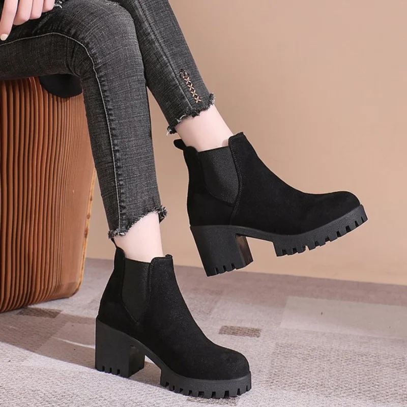 New Winter Casual and Comfortable Thick-soled Round-toe Black Sexy Elegant Warm Square-heeled Short Boots for Women 2024