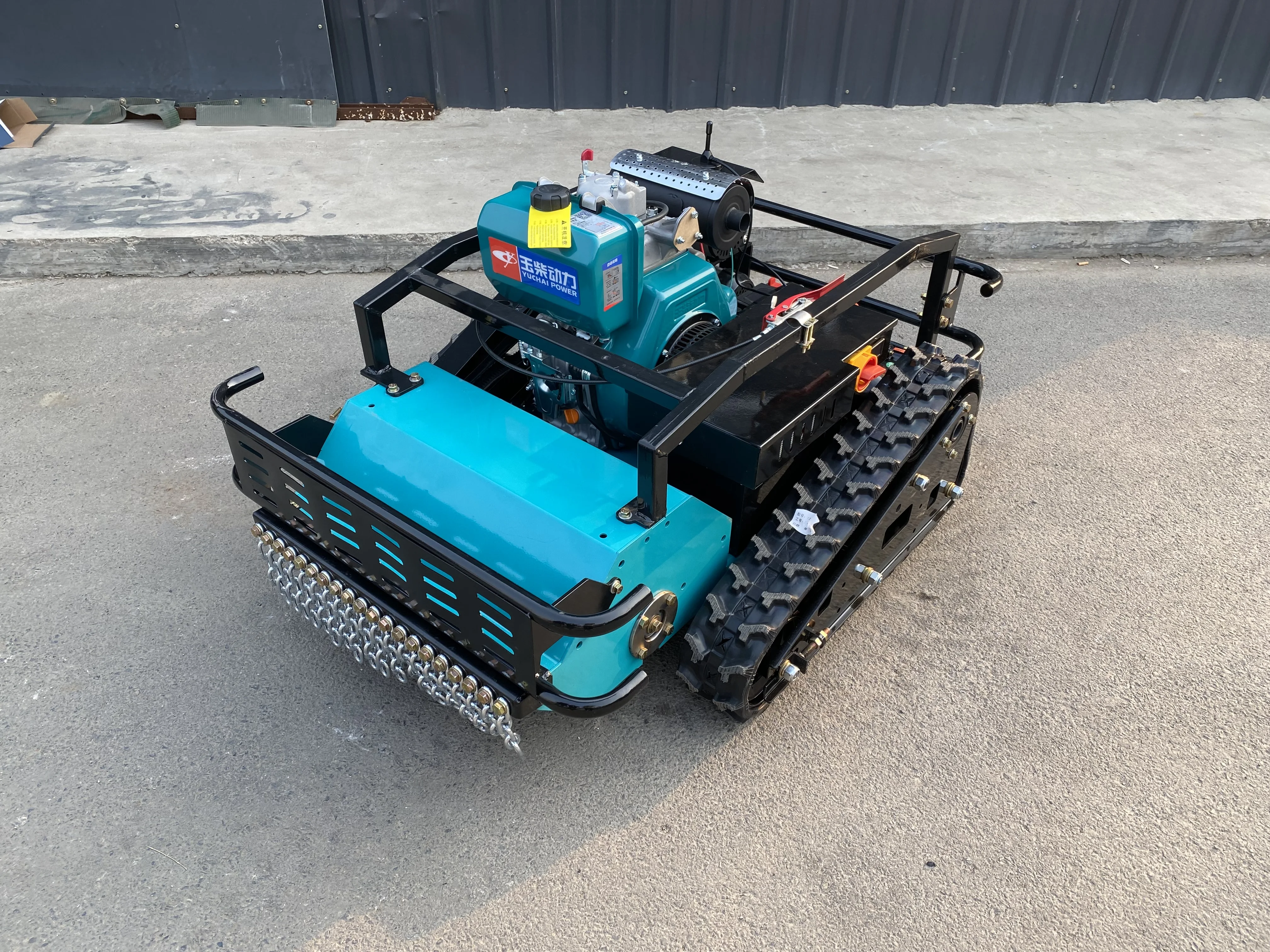 Kostenlose Lieferung CE EPA Motor Rasenmäher, landwirtschaftlicher Gummiketten-Roboter-Rasenmäher mit Fernbedienung