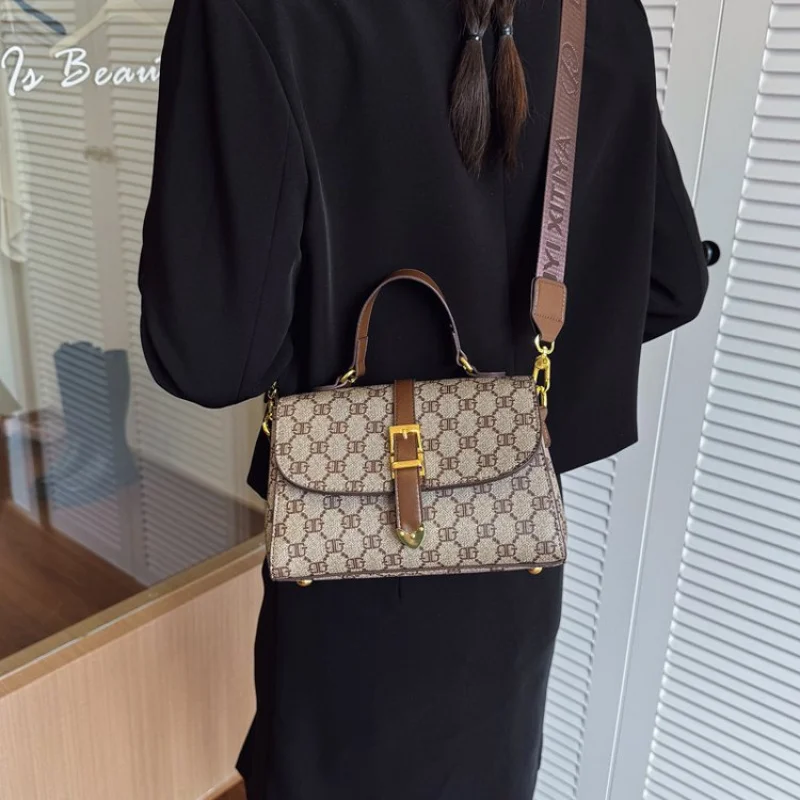 

Уникальный минималистичный клатч для женщин, роскошная винтажная кожаная сумка через плечо с буквенным логотипом и большая вместительная сумка