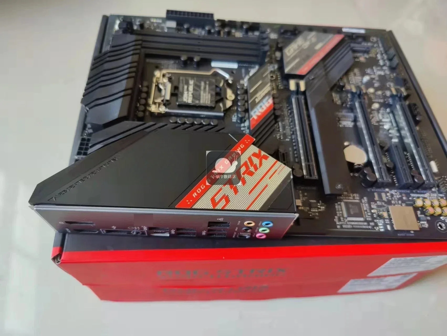 محاصر لـ ASUS ROG STRIX Z490-H GAMING Desktop Raptor ATX Deluxe Large Board