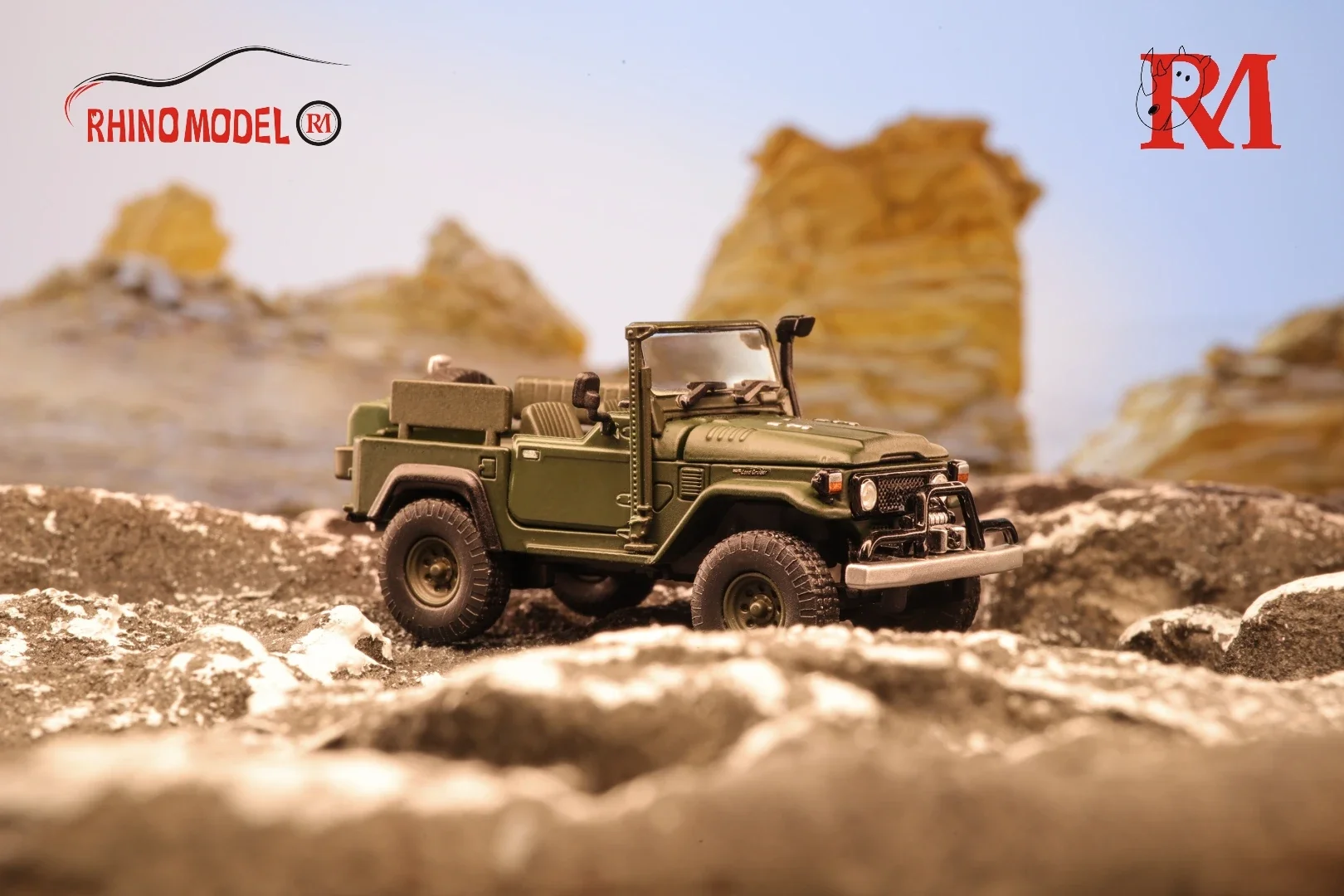 

Модель Rhino RM 1:64 Land FJ, модель автомобиля, отлитый под давлением, желтая/зеленая