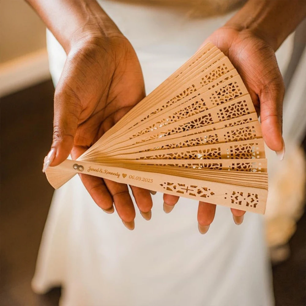 10/50/100 Custom Wooden Hand Fans Wedding Favors for Guests Folding Portable Fans Bridesmaids Gifts Bridal Shower