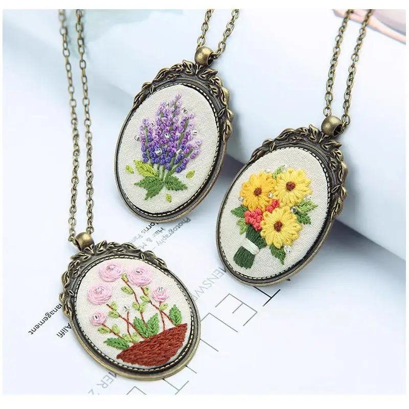 3pcs Embroidery Necklace Pendants Beginner Kit 3 Patterns Embroidery Starter Kit with Hoop Stitching Floral Plate Jewelry