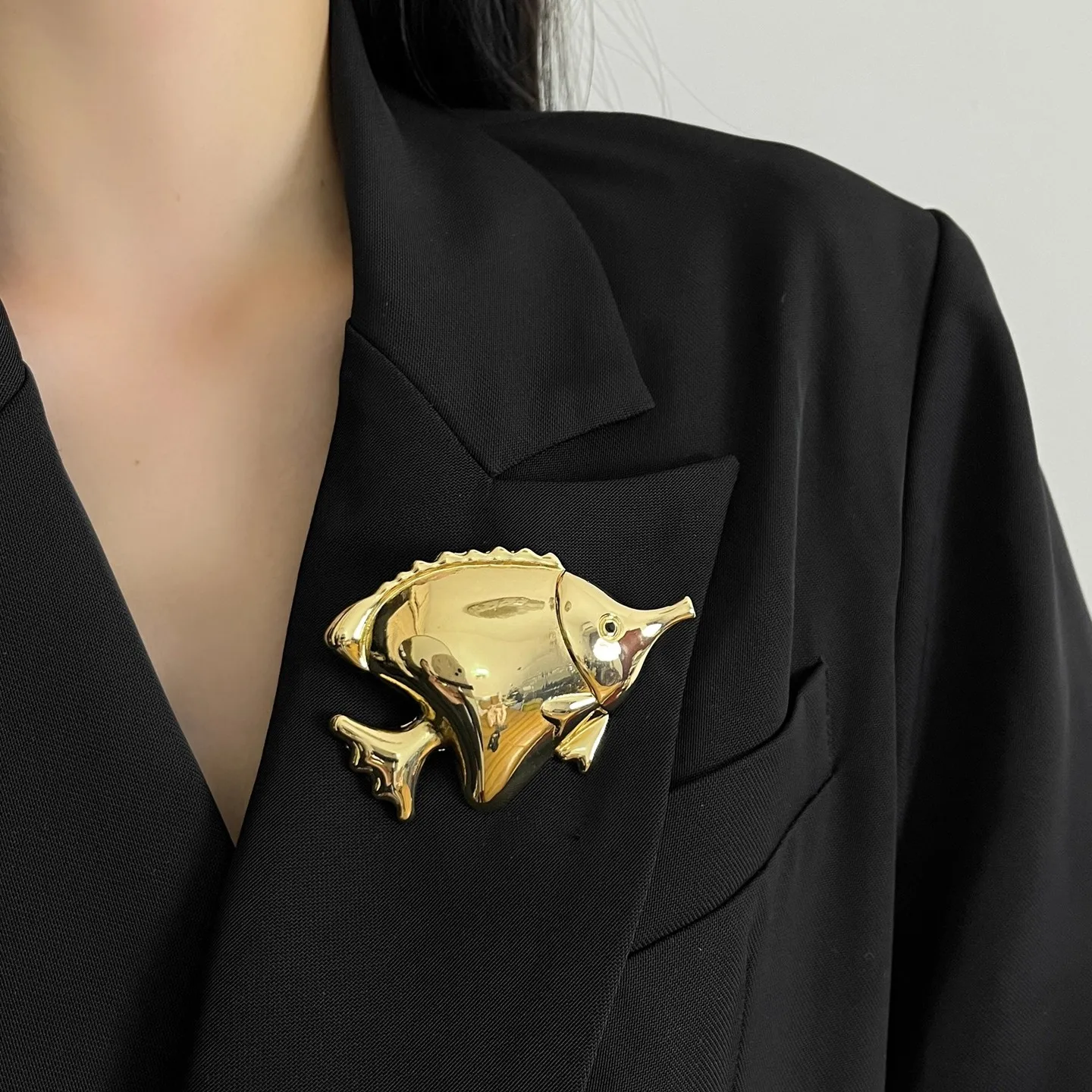 

Metal Glossy Butterfly-fish Shaped Broochs for Women Exquisite Fashion Suit Corsage Pins Accessories Party Jewelry Gifts