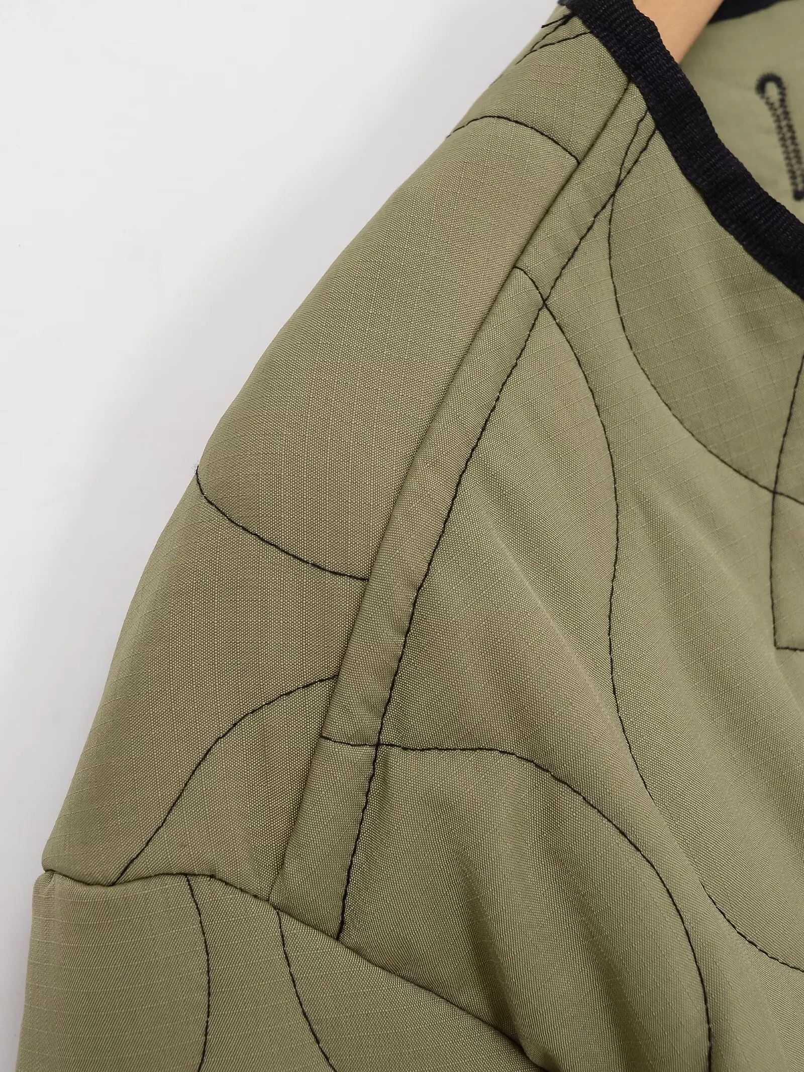 大きなポケットがアクセントになったレディースニューヴィンテージキルティングジャケット