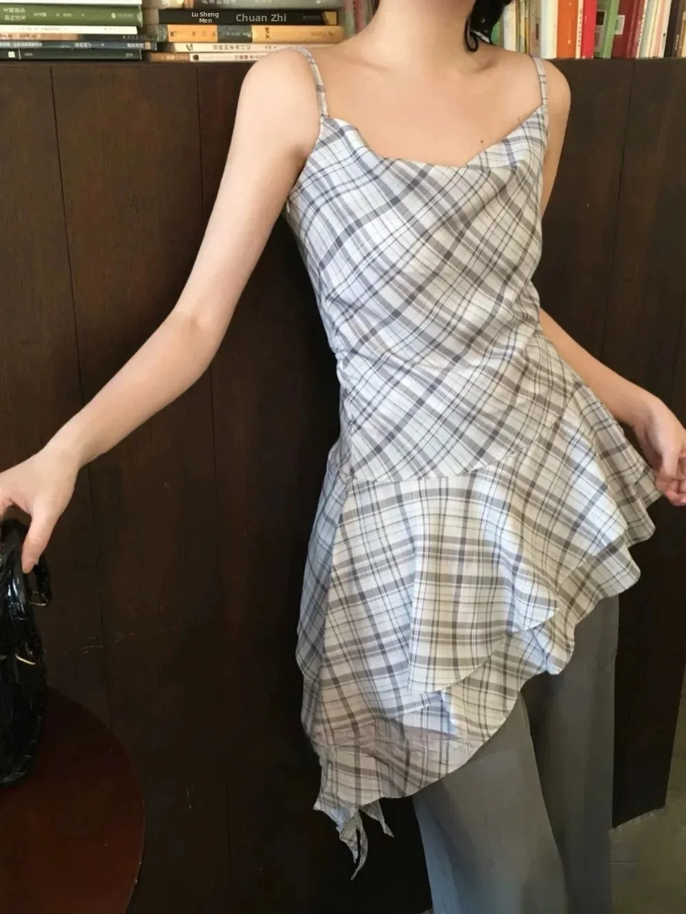 

Летнее шикарное короткое платье в клетку для женщин, без бретелек, с завышенной талией, стройнящее, в нежном стиле, из хлопковой марли, с асимметричным подолом