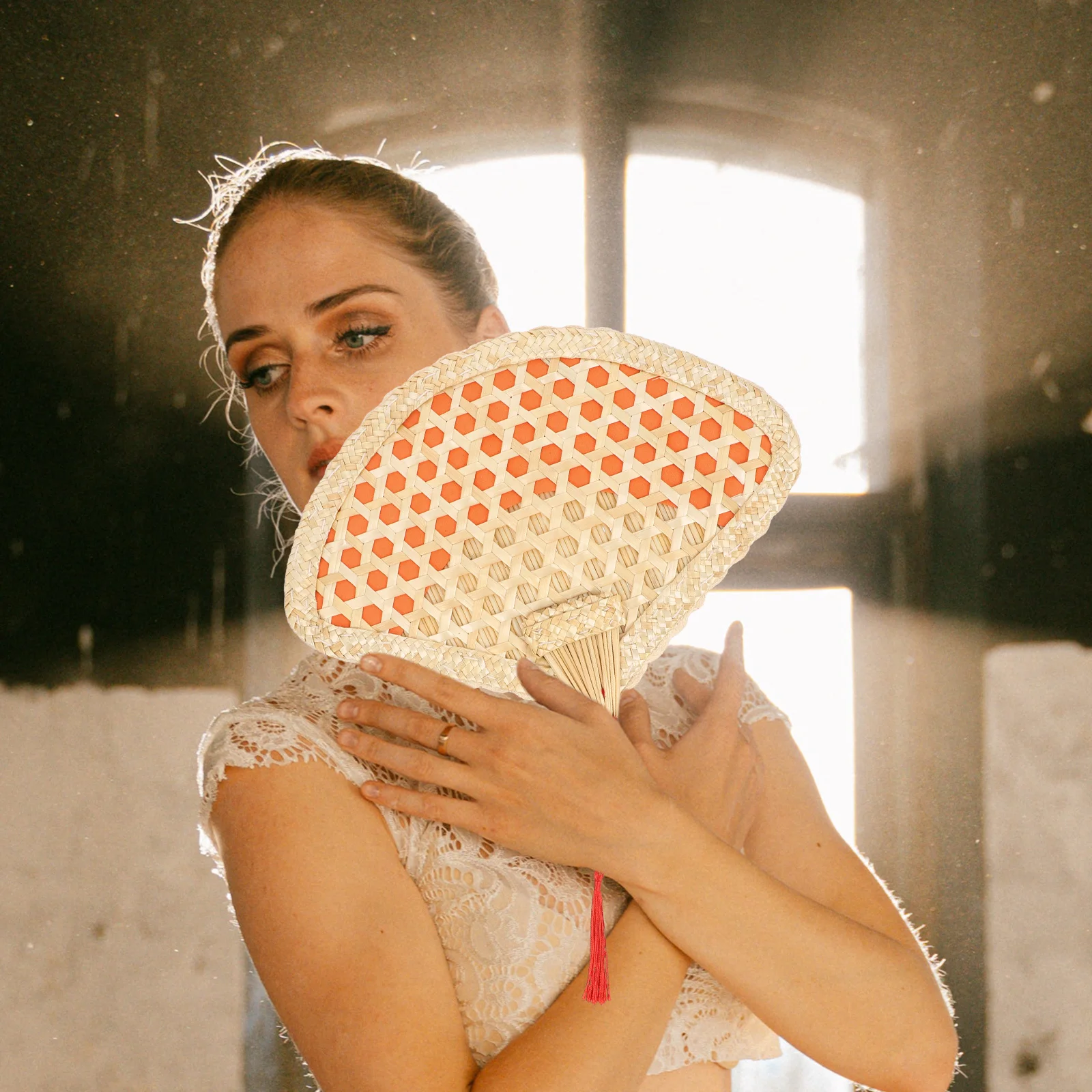 

Handheld Wheat Straw Summer Fan Handmade Woven Kids Cooling Outdoor Decorative Rustic Manual Fan for Home Beach Wedding