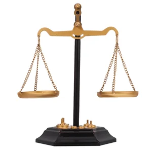 Vintage -Waage -Juwelier -Turmdekorationen, Esstischkollektion, Metallskalen, Büroskalen, Statue der Gerechtigkeit, Retro -Ornament 12 Hauptverkaufsstatue Justiz - №12
