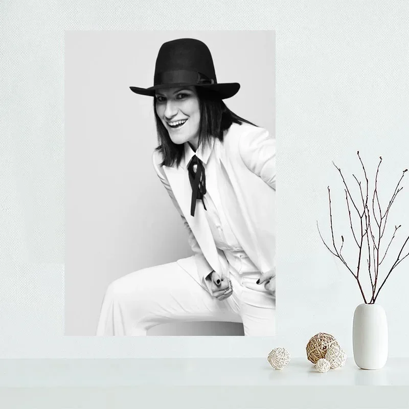 Hot Sale Custom Laura Pausini Poster Home Decoration Fashion Canvas Material Wall Poster Custom Poster