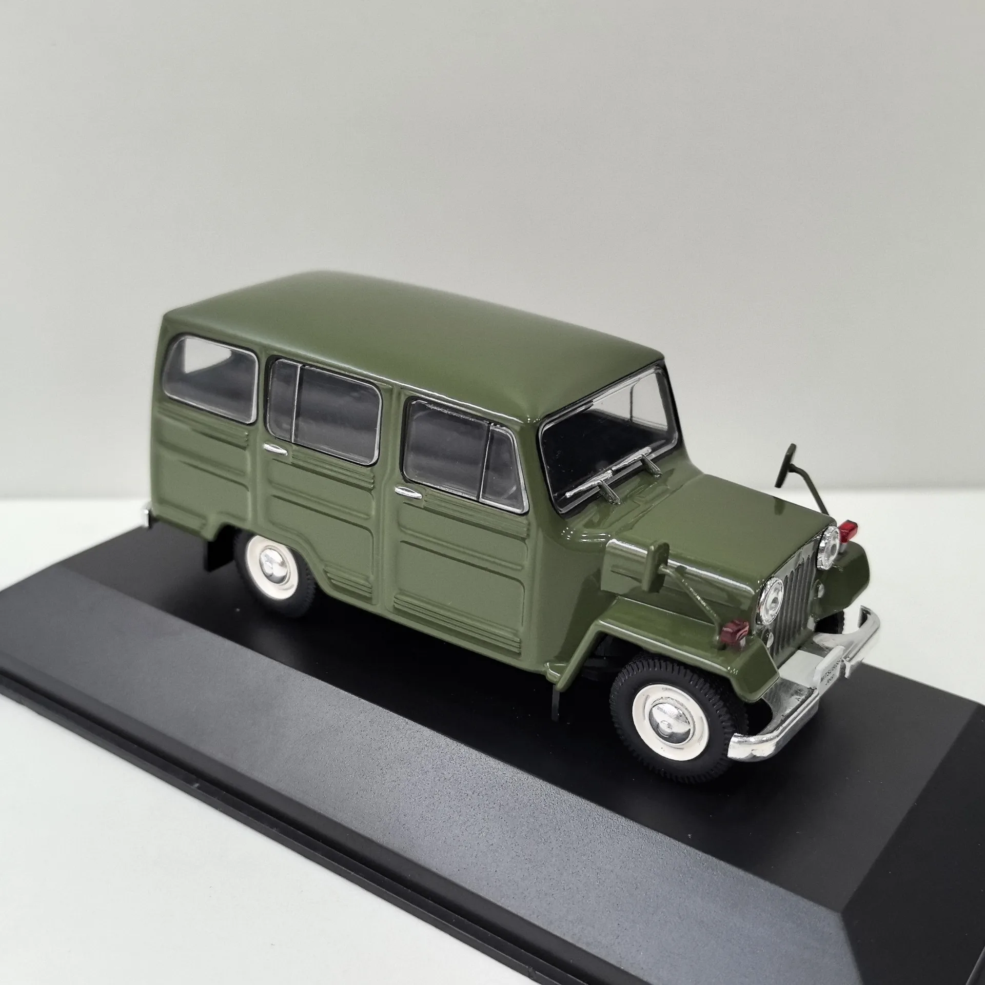 Odlewany model samochodu FIRST 1/43 MITSUBISHI JEEP J30 1961 Mitsubishi Motor, metalowy model kolekcjonerski, zabawka, prezent, pamiątka, do ekspozycji