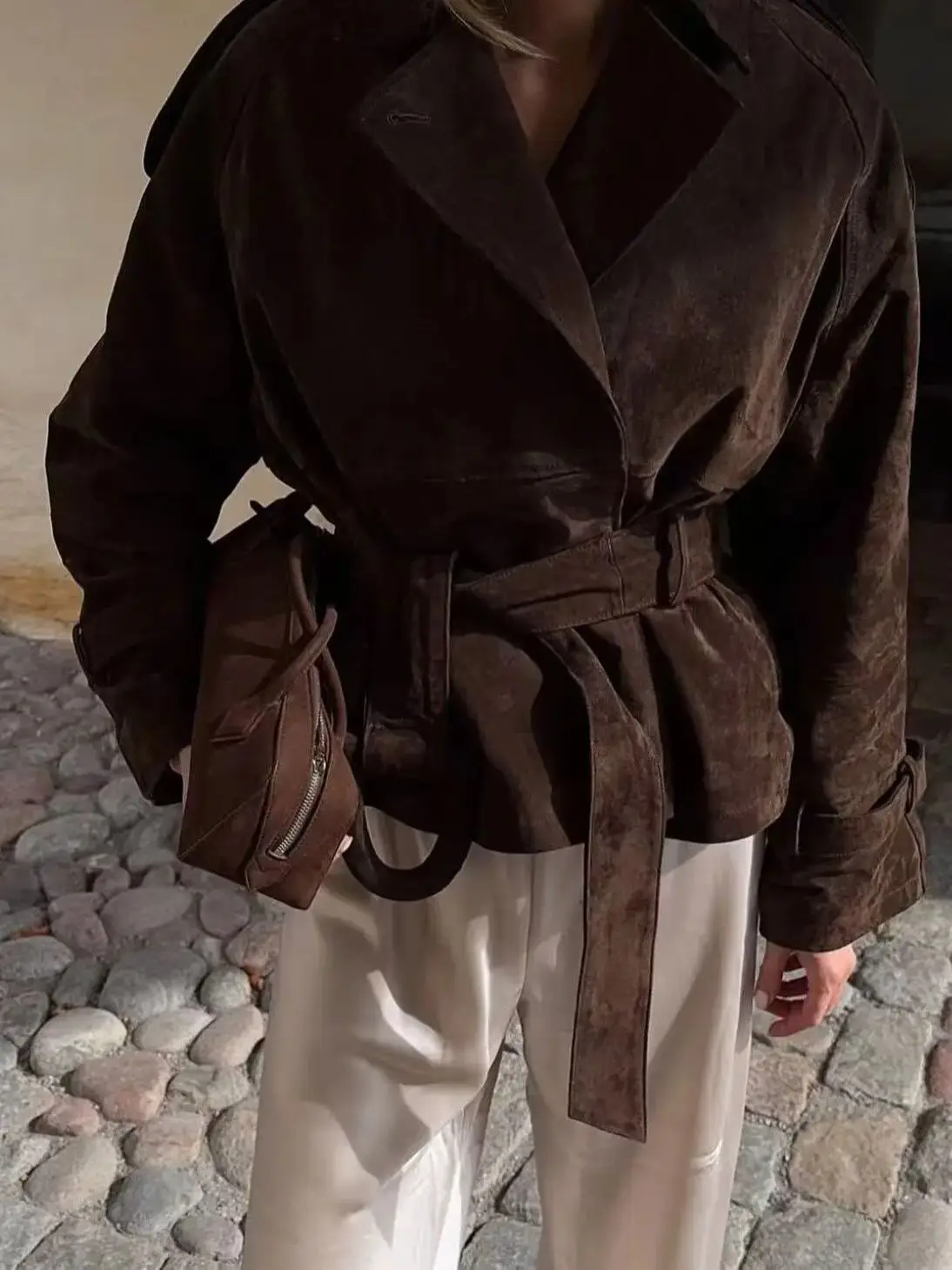 سترة كلاسيكية من جلد الغزال البني للنساء موضة خريف وشتاء 2025 معاطف بحزام وأكمام طويلة سترات أنيقة للسيدات ملابس خارجية #3