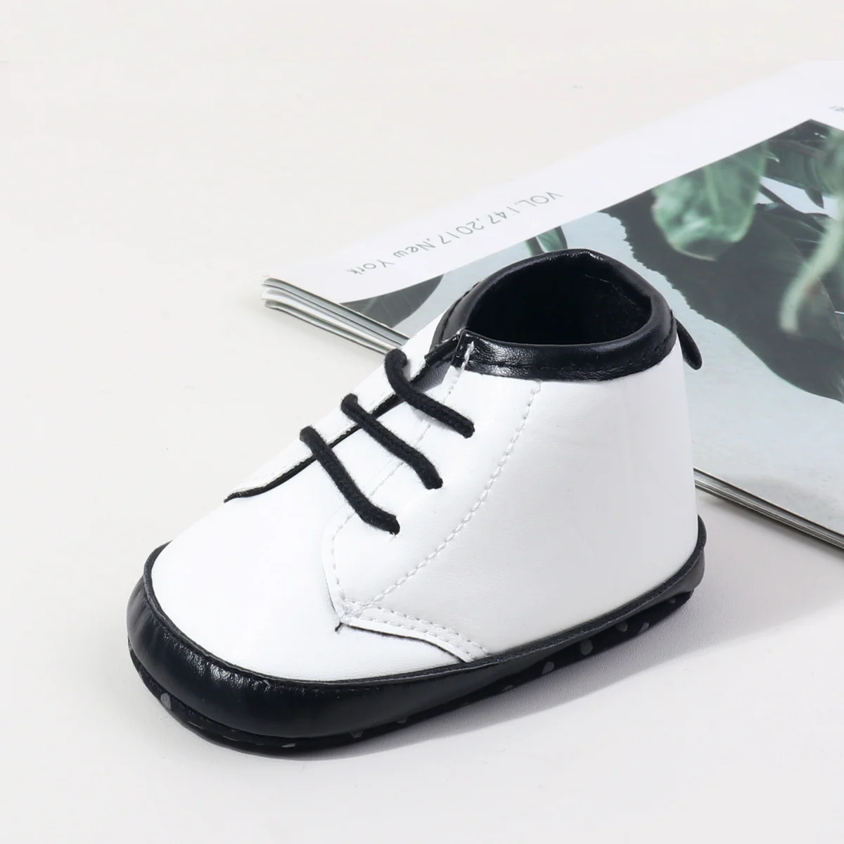 

2025 Hot Selling Baby Boys And Girls First Walking Indoor Outdoor Toddler Shoes With High Quality TPR Sole For 0-18M Baby Shoes