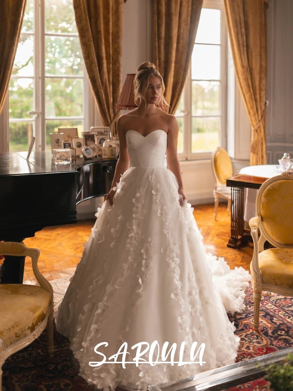 

Elegant 3D Blooms Sheer Wedding Dress Princess A Line Customized Dreamy Bride Wear Delicate Heart-shaped Neckline Vintage Gown