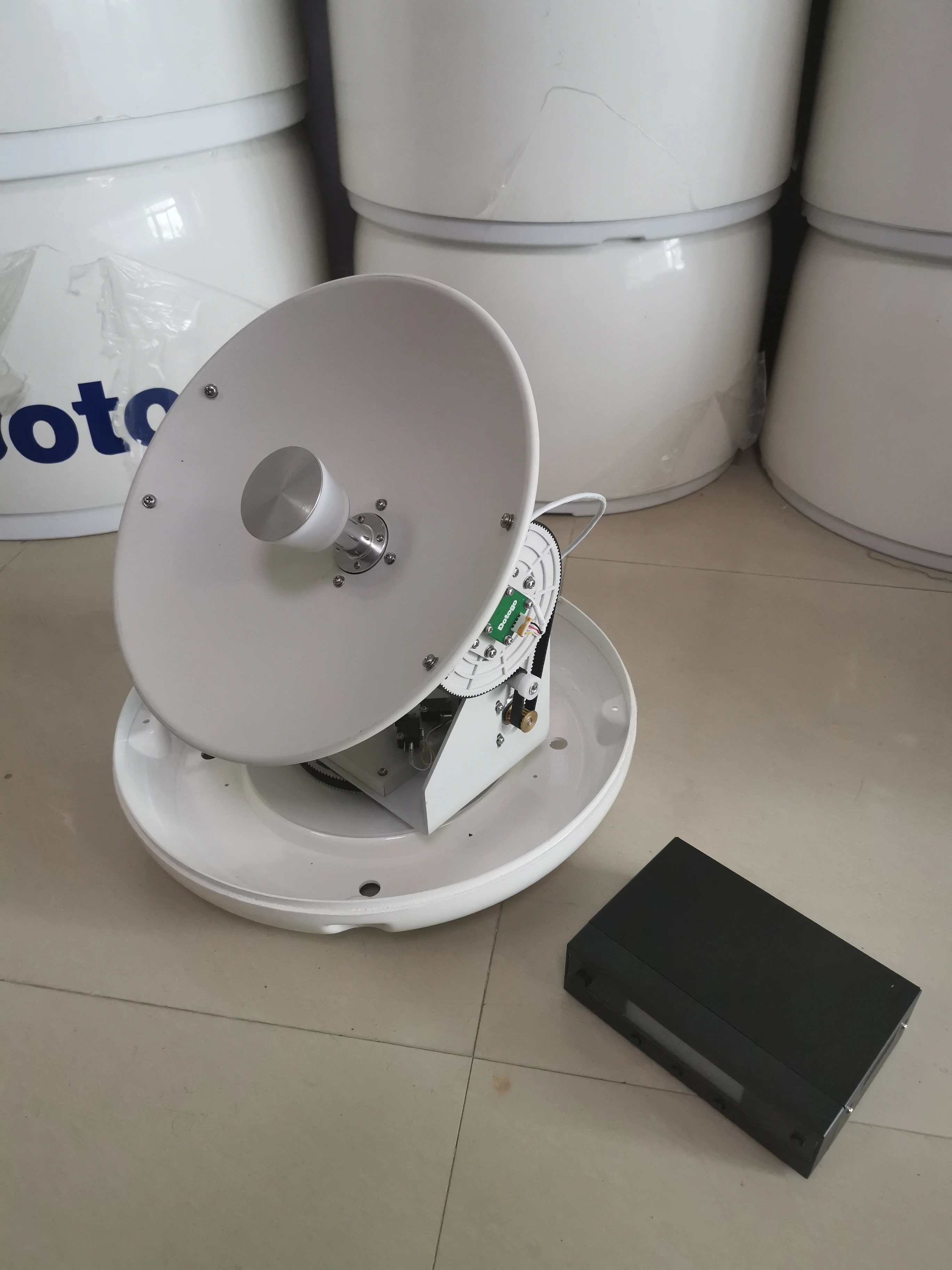 เสาอากาศโทรทัศน์ดาวเทียมทางทะเล