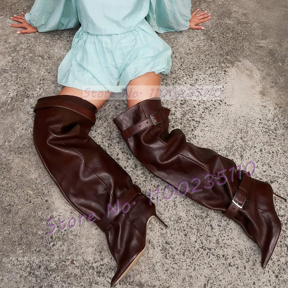 Schokoladenbraune, breite Passform, Oberschenkelhohe Stiefel für Damen, sexy, spitze Zehen, Gürtelschnalle, mittelhohe Absätze, Schuhe über dem Knie, Slouch-Leder-Biker-Stiefel