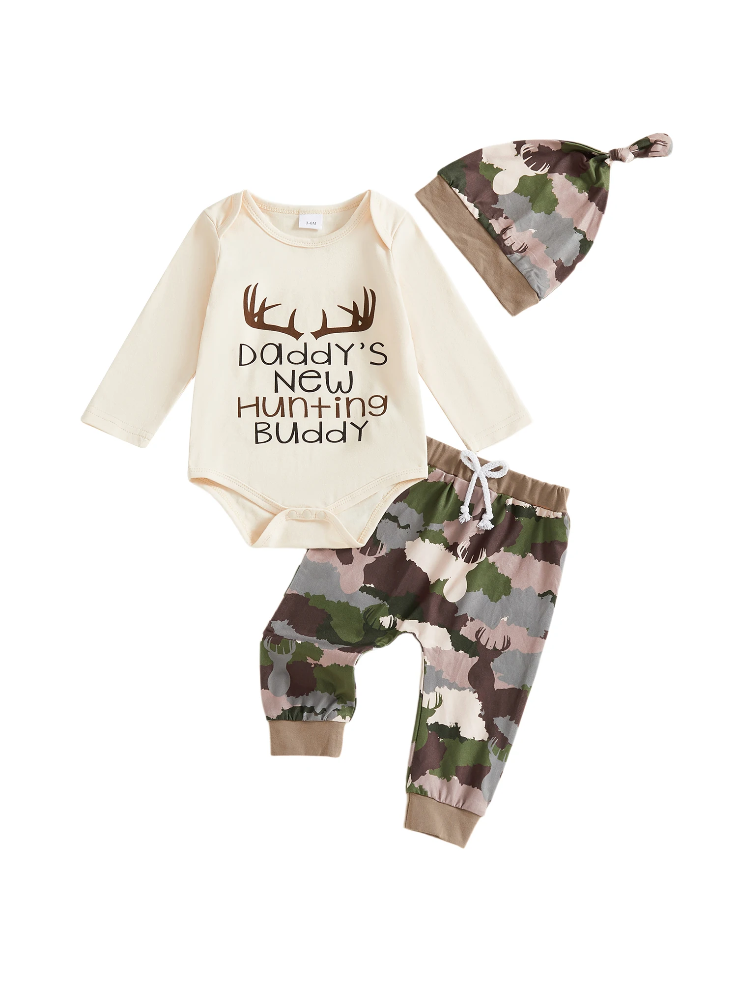 Zestaw letni dla chłopców: koszulka w paski z krótkim rękawem, ogrodniczki jeansowe i dopasowana czapka.