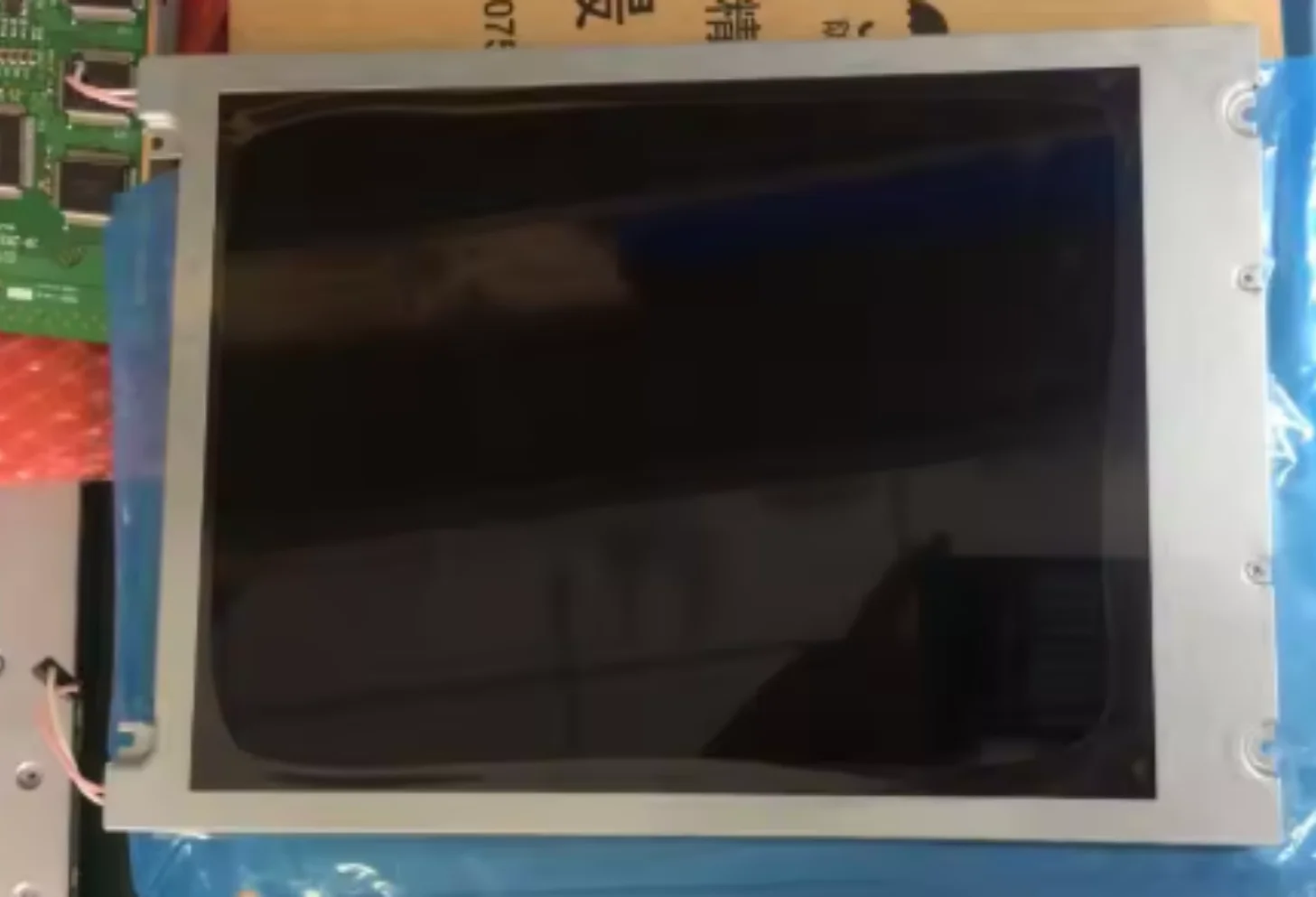 

KCB104VG2CA-A43 10.4 Inch Industrial LCD Display Screen 640×480