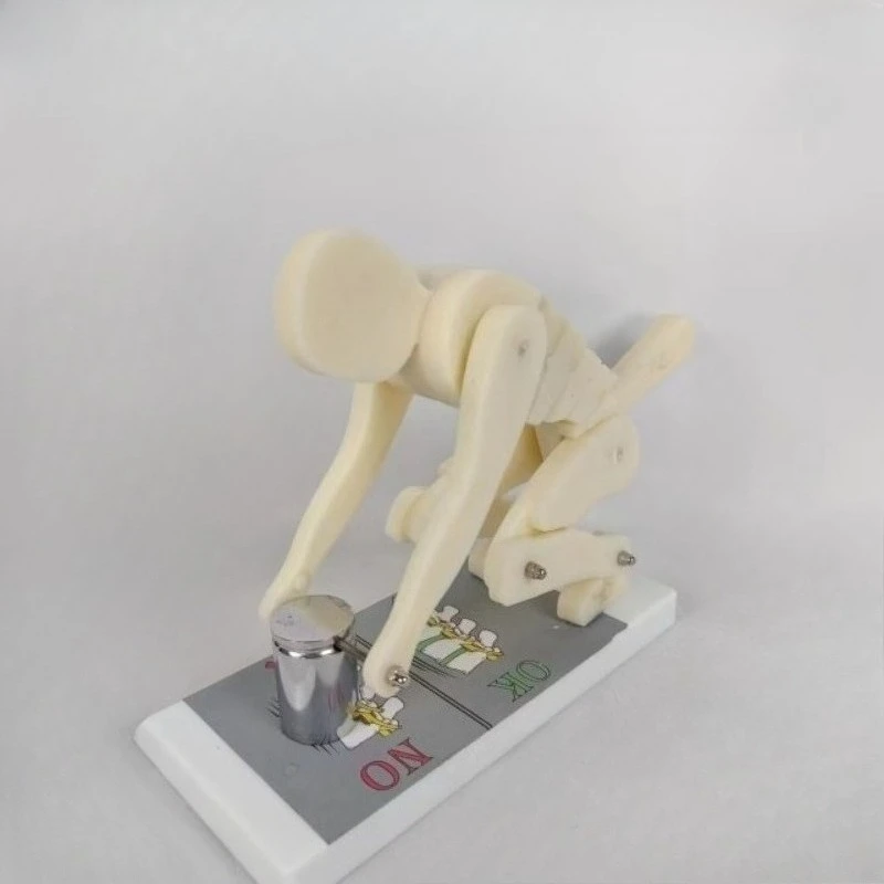 doblado-del-cuerpo-humano-levantamiento-de-pesas-modelo-de-demostracion-del-estres-espinal-peso-fisico-modelo-de-demostracion-de-postura-correcta