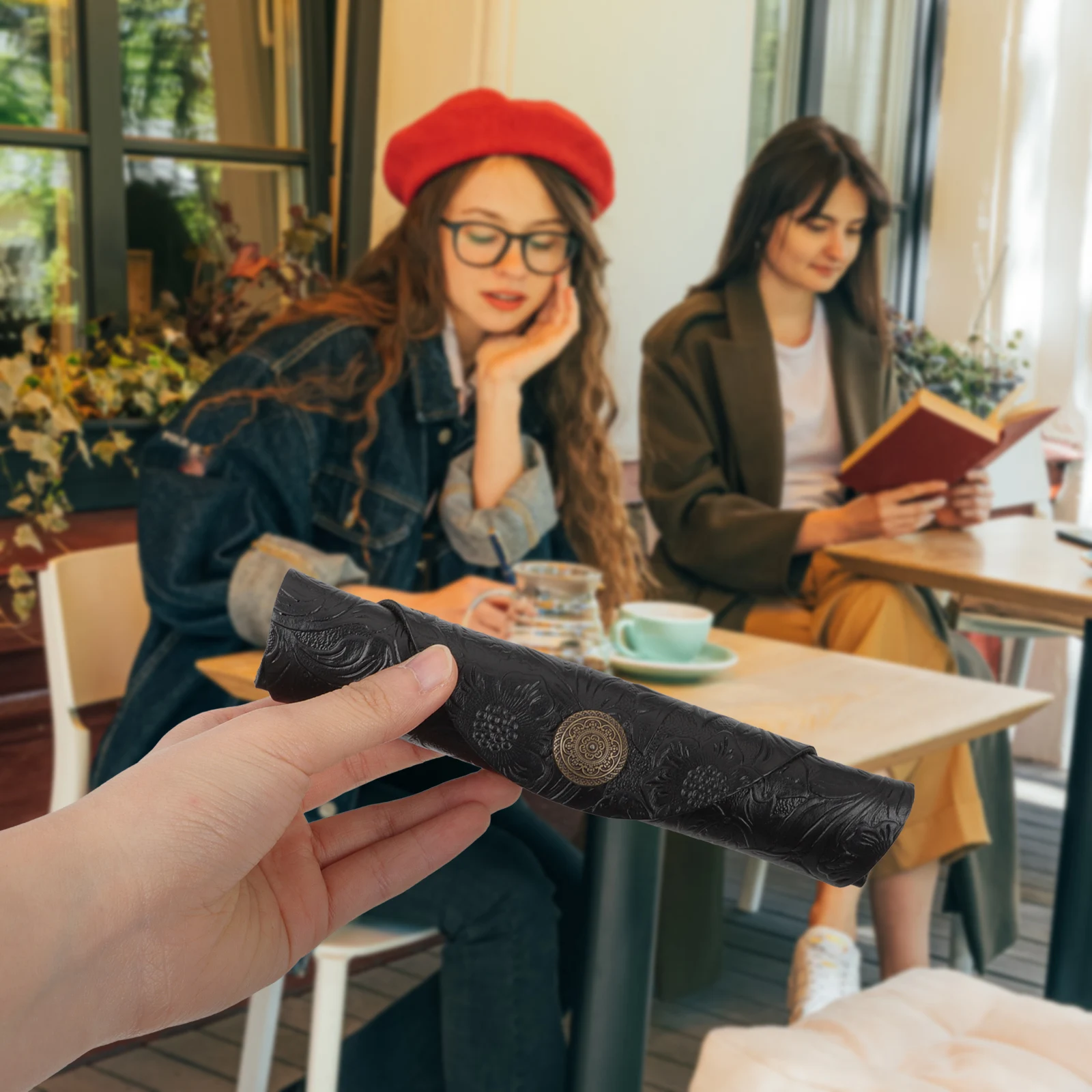 

Cowhide Roll Pouch Single Pen Case Scratch Resistant Travel Pen Holder Gift Valentine Christmas Notebook Accessory