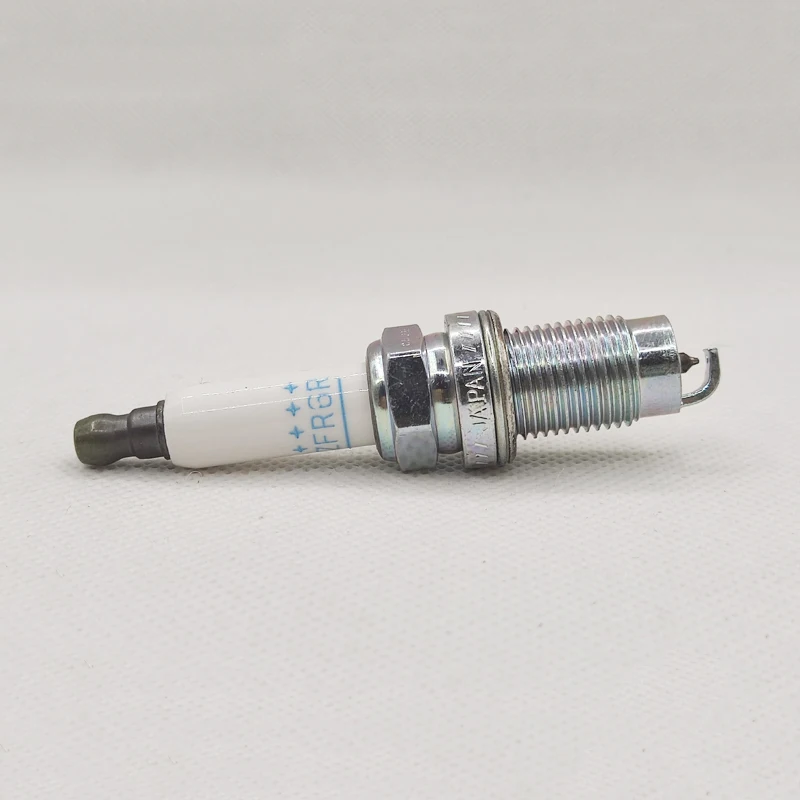 4/20pcs PZFR6R 5758 Platinum Spark Plug Candles Fits For Suotan Magotan Lanyard Bora Touran PZFR6R-5758 Car Engines