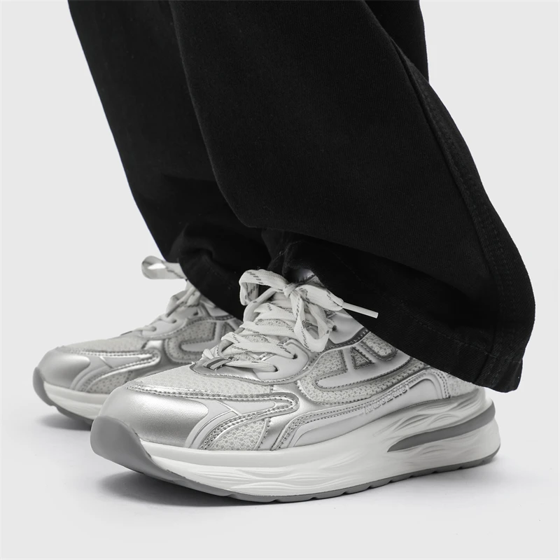 

Новые дышащие легкие кроссовки с сетчатой поверхностью, серебряные туфли для папы, шикарная уличная спортивная обувь на толстой подошве с увеличенной подошвой