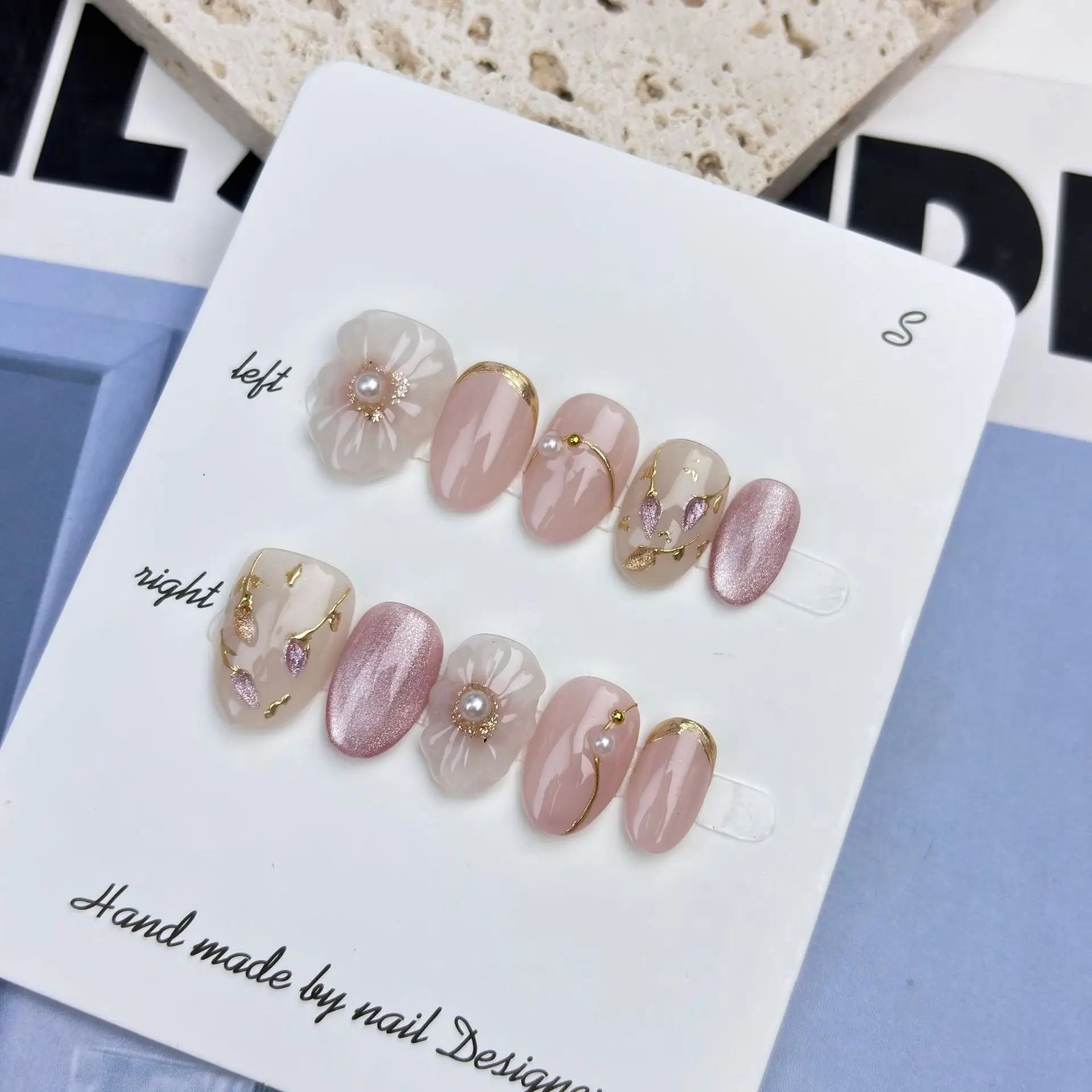 Unghie finte rosa con colla Unghie finte semplici corte a mandorla Press Ons Indossabili Lucido Copertura completa Punte per unghie acriliche con bordo dorato