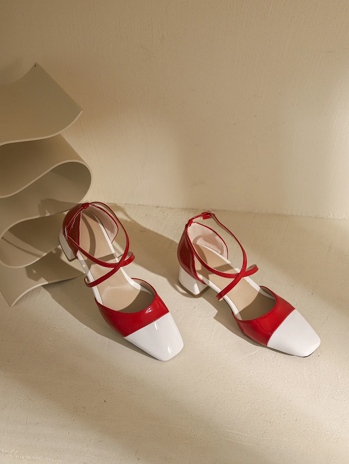Color-Blocked Women's Shoes with Low Block Heel and Lace-Up Design, Square Toe, High-End Feel, Cross-Lace Elegant Spring/Summer New Models, Extra Large Sizes 48 49 50, Small Sizes 31, Versatile Everyday Fashion, Glossy Patent Leather, Cheap Direct Sales from Manufacturer, Clearance Sale