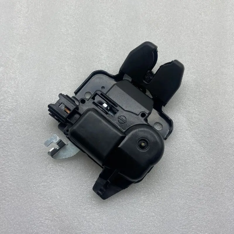 Auto parts High quality for Dongfeng DFM Fengshen A60 E70 Tail Lock Locket Lock Block  Back door lock lock machine