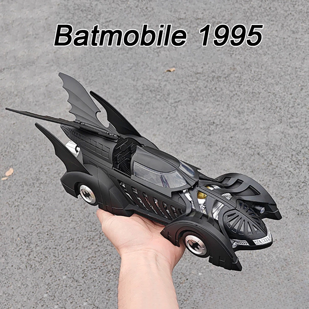 

1:18 Batmobile 1995 Knight Model Toy Diecast Alloy Sports Car Front Wheel Steering Spray Function Vehice Children's Holiday Gift