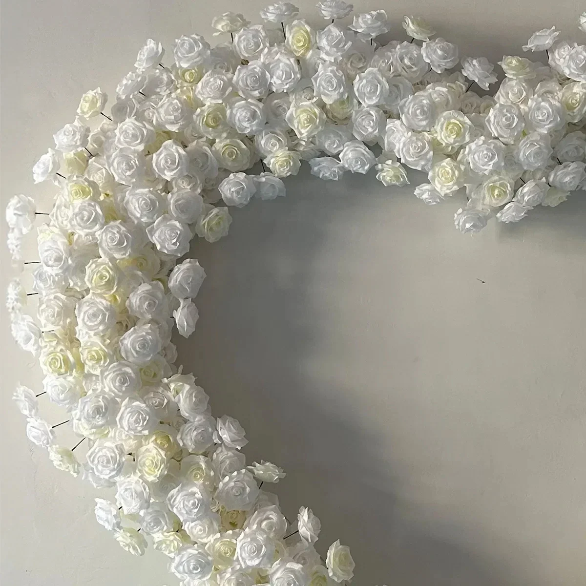 Romantische 3D-Seidenrosen-Wandpaneele, künstliche Blumen, elegante, künstlerische Blumenwanddekoration für Hochzeitszeremonien und Partys zu Hause. – Detail 4
