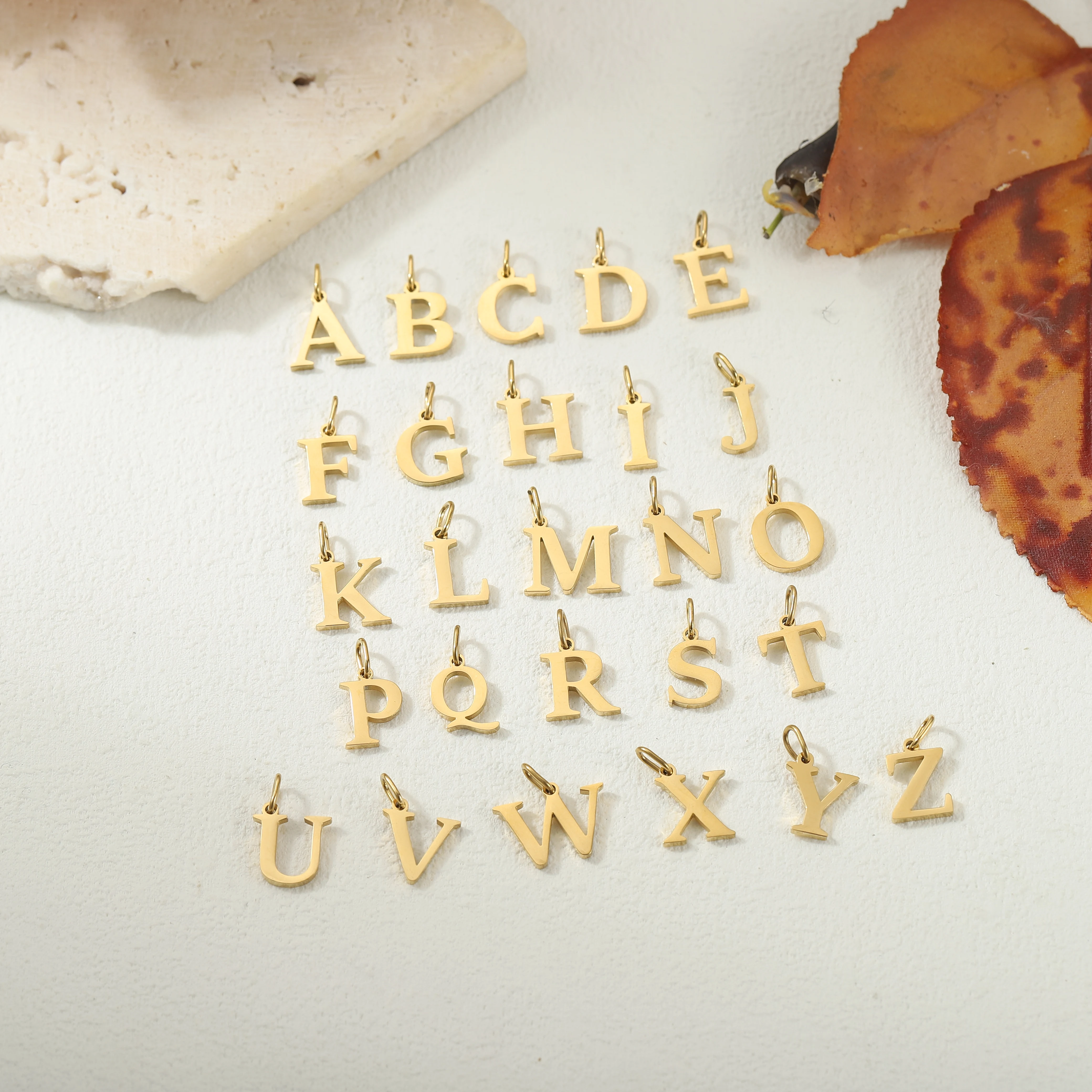 26 Buchstaben Alphabet Initiale 10 mm Charm Anhänger Schmuck Gold Edelstahl Einfache PVD vergoldet DIY Halskette Armband Schmuck