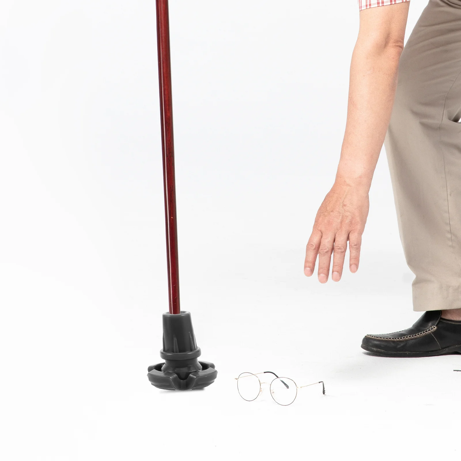 滑り止め杖先端 滑らかな表面でのグリップと安定性を高めるための耐久性のあるゴムパッド 杖先端ゴム製杖パッド