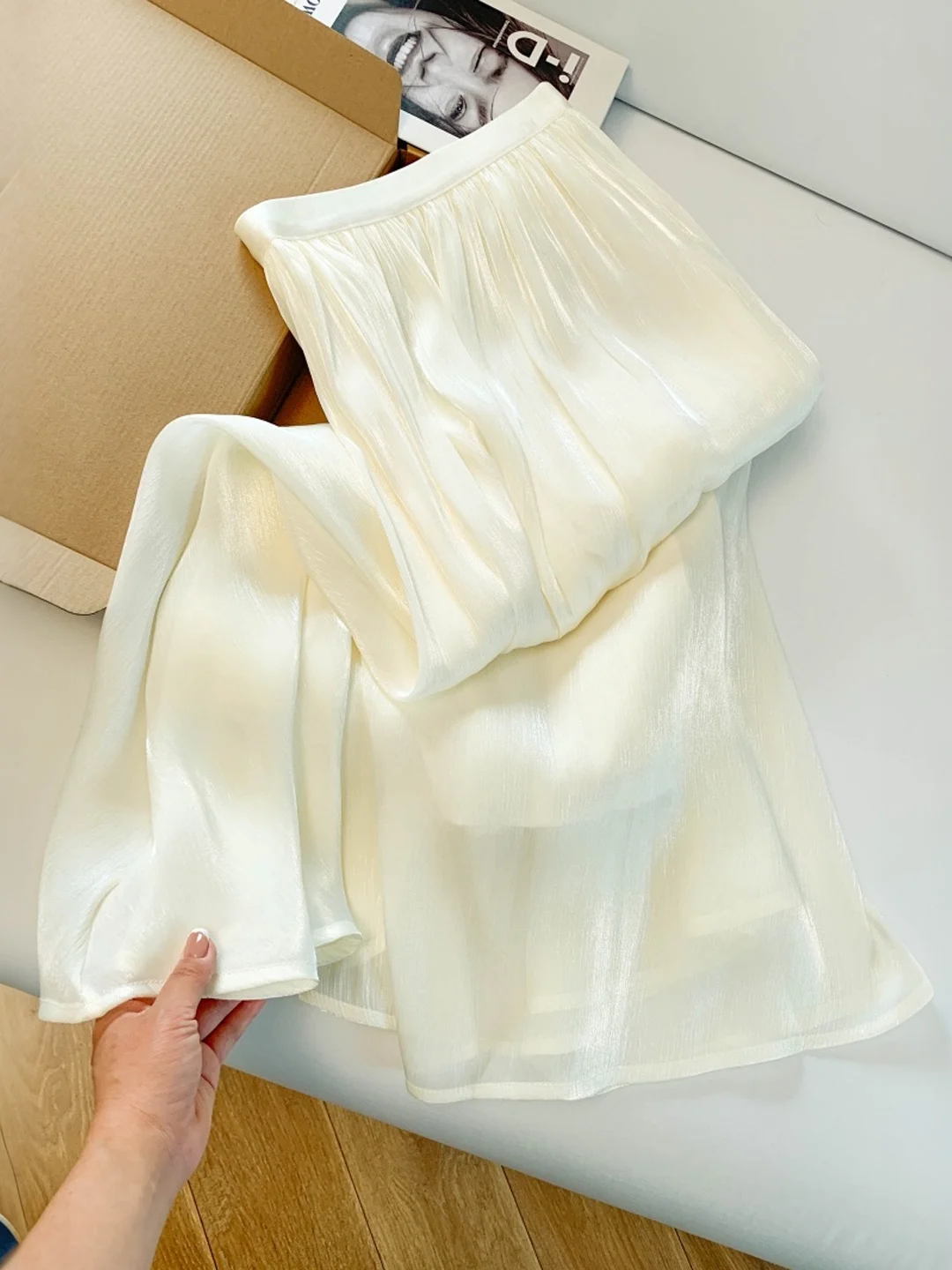 

Elegant Shiny Silk A-Line Midi Skirt Women's Summer 2026 New High Waist Elastic Waist Skirt Flowing Gauze Half-length Skirt