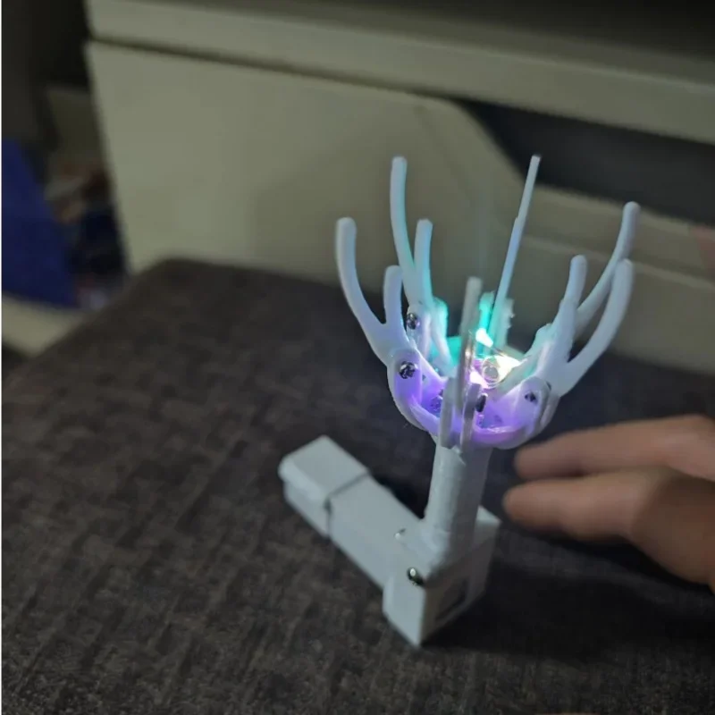 DIY Mini Electric Flower Petal Opener Simulation Opening and Closing Device DIY Petal Prop Equipped with Battery and Lights