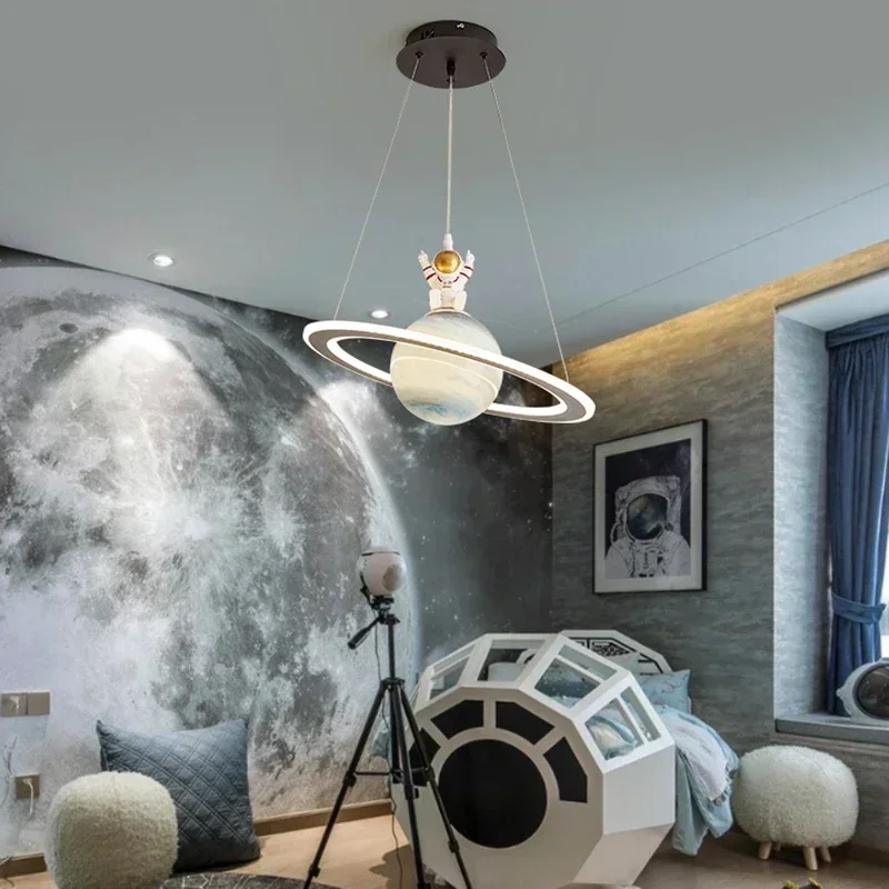 Camera dei bambini lampadari a Led Planet Earth Moon lampada a sospensione Space Star Astronaut lampada a sospensione apparecchio di illuminazione per interni