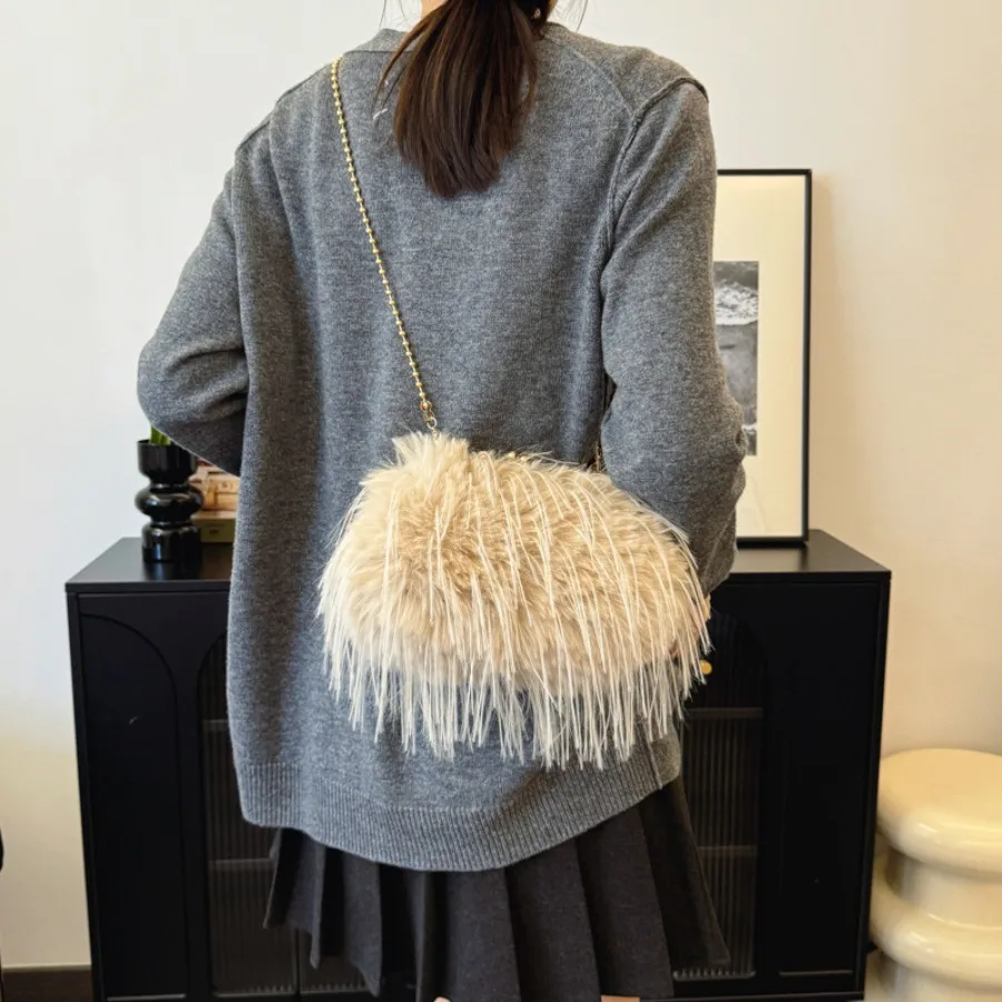

2025 Fall/Winter New Plush Clutch Bag for Women Versatile Furry Chain Shoulder Bag Sweet Style Crossbody Bags