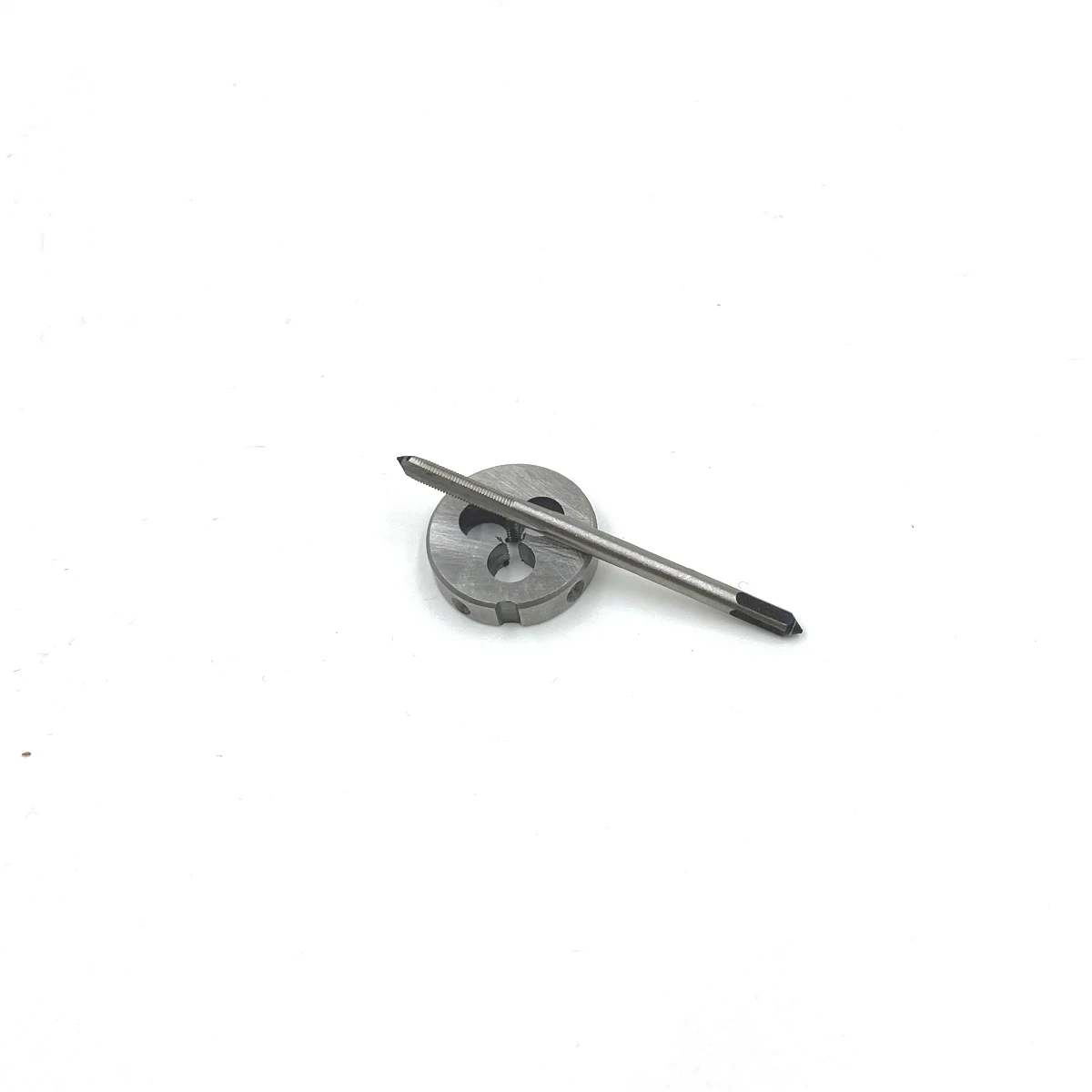 Imagem -02 - Conjunto M32 x 1.5 mm 1.5 Métrica Hss Torneira da Mão Direita & Morrer Rosqueamento para Usinagem de Ferramentas 1