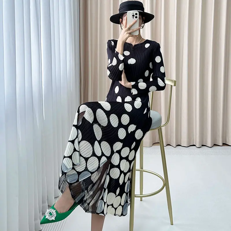 

Dresses for women's autumn new round dot print round neck 9/4 sleeve pleated long skirt