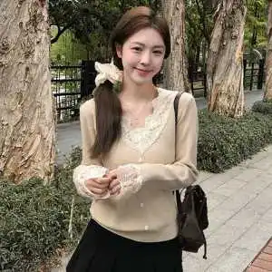 

Французский элегантный темпераментный кружевной свитер с v-образным вырезом и длинными рукавами для женщин, осень-зима 2022, новая мода, темпераментный топ, тренд