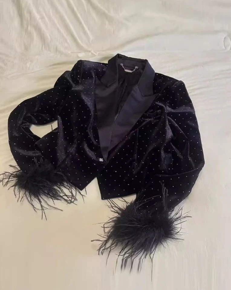 الصناعة الأوروبية حجر الراين أسود قصير المخملية القوطي kawaii سترة للنساء أنيق المتخصصة ريشة كم الخريف سترة جديدة