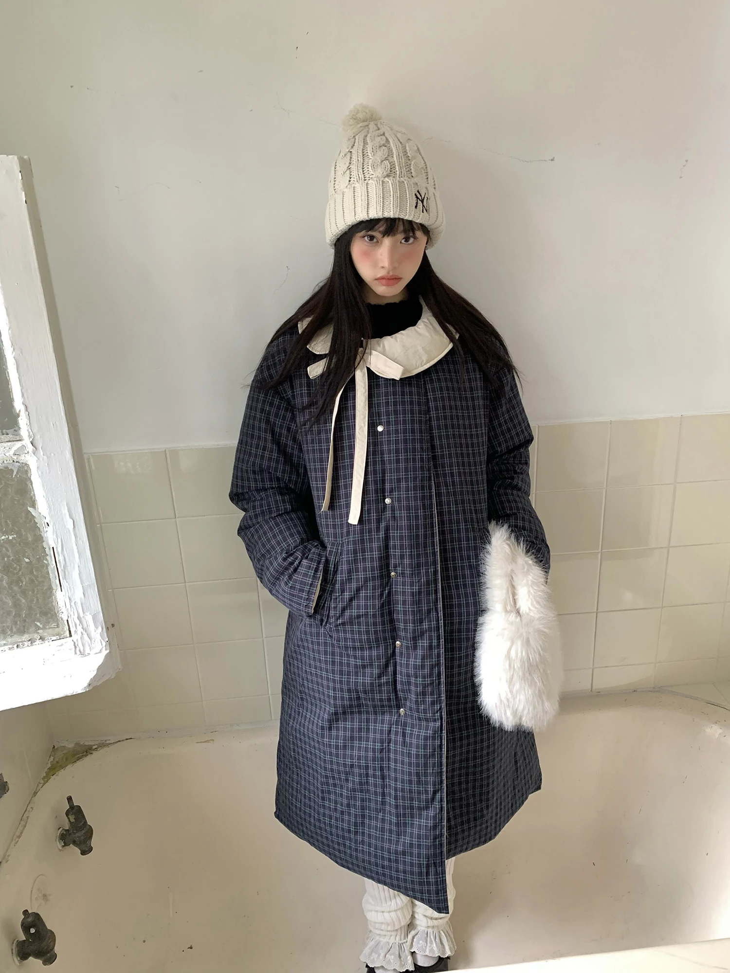 

Женская двусторонняя удлиненная пуховая куртка средней длины, теплая верхняя одежда из белого пуха, винтажное зимнее пальто в клетку