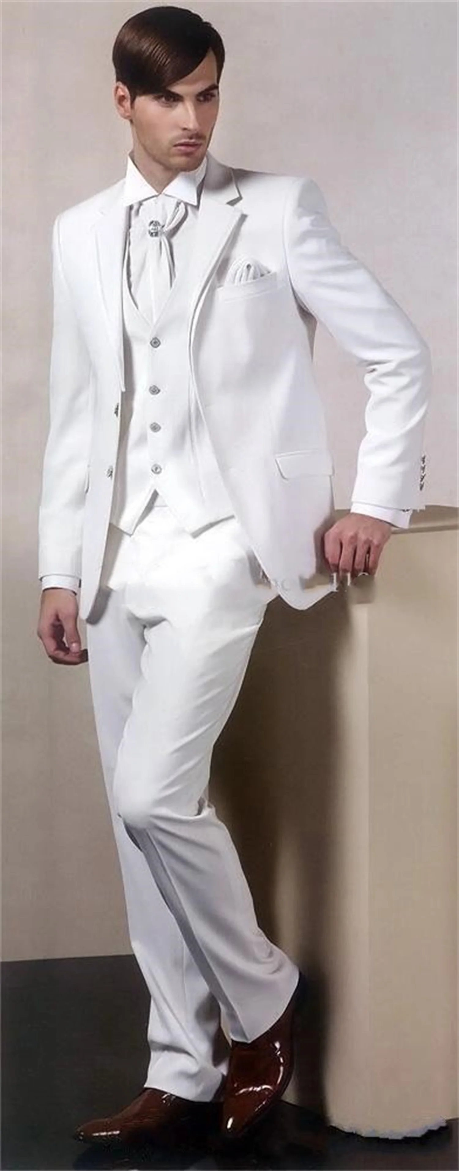 

Белые вечерние мужские костюмы из трех предметов по индивидуальному заказу, приталенные свадебные смокинги с лацканами и вырезом на заказ (куртка + брюки + жилет + галстук)